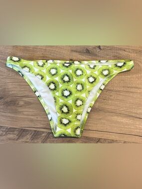 Aerie Kiwi Print Cheeky Bikini Bottom NWT Size Medium Green Fruit